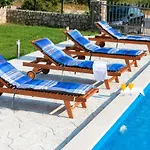 Rustica Neum