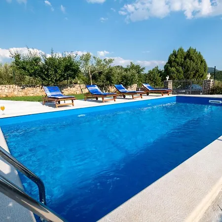 Rustica Villa *