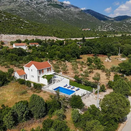 Rustica Villa Neum